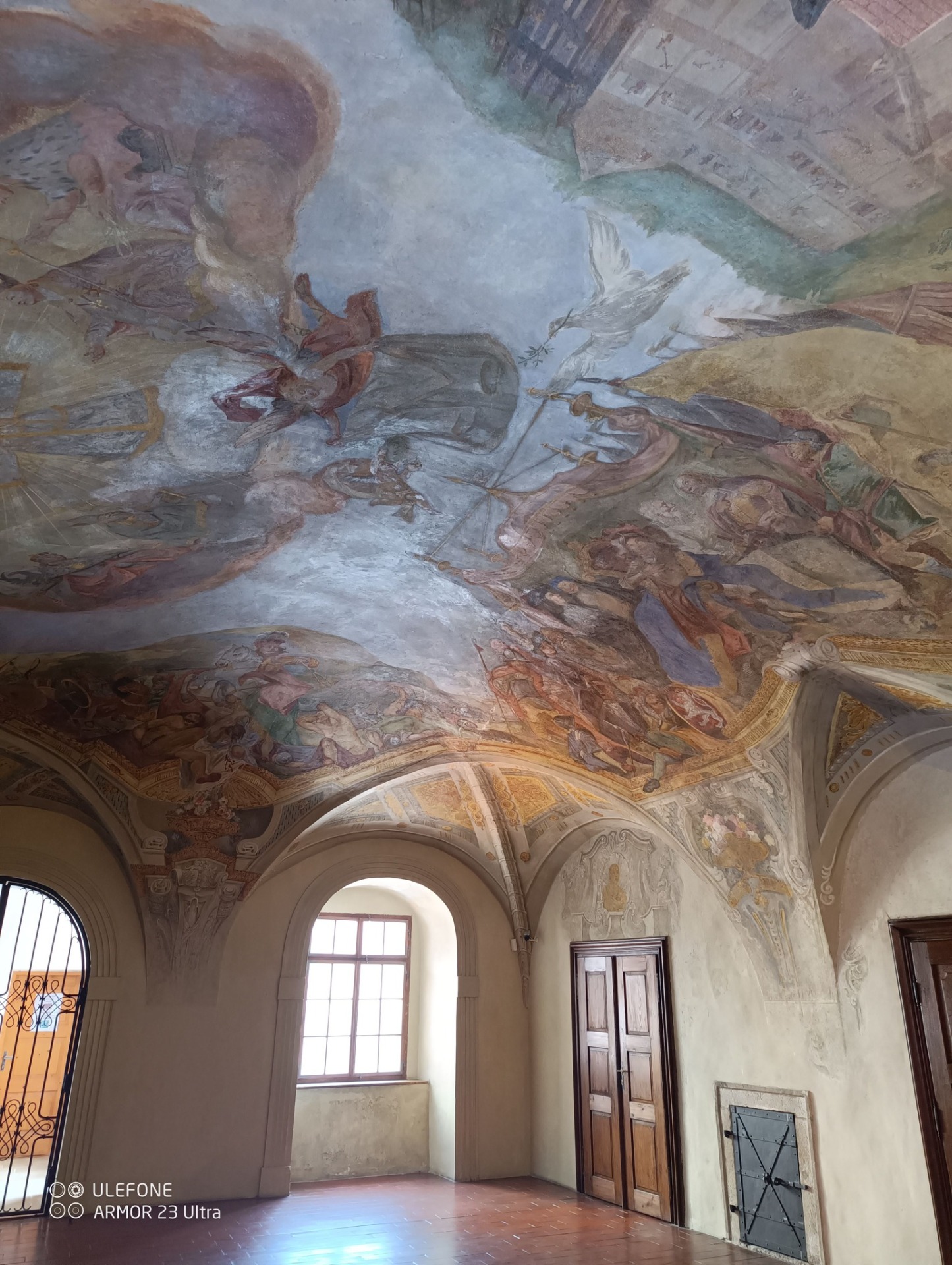 Strop jedné z místností KZK